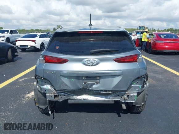 2021 Hyundai Kona SE z VIN KM8K12AA8MU665778, wystawiony jako IAAI lot #42364155 z przebiegiem 63 713 mil mil oraz . Historia ofert i sprzedaży dostępna na DreamBid. Obrazek 6.