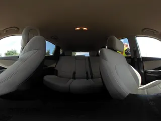 2017 Hyundai Santa Fe 2.4L z VIN 5XYZUDLB1HG463416, wystawiony jako IAAI lot #42546637 z przebiegiem 81 963 mil mil oraz . Historia ofert i sprzedaży dostępna na DreamBid. Obrazek 18.