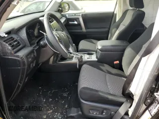 2024 Toyota 4Runner SR5 z VIN JTEMU5JR4R6284870, wystawiony jako Copart lot #56626445 z przebiegiem 20 658 mil mil oraz Szkoda całkowita • Salvage title. Historia ofert i sprzedaży dostępna na DreamBid. Obrazek 7.