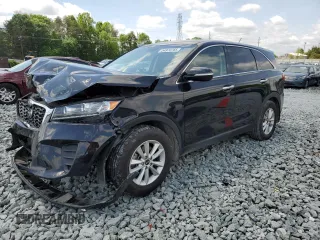 2019 Kia Sorento L z VIN 5XYPG4A31KG586005, wystawiony jako Copart lot #54974765 z przebiegiem 131 559 mil mil oraz Szkoda całkowita • Salvage title. Historia ofert i sprzedaży dostępna na DreamBid. Obrazek 1.
