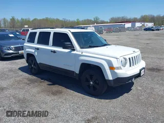 2016 Jeep Patriot Latitude with VIN 1C4NJRFB7GD718468, listed as a IAAI auction lot 42065343 with 92,009 mi miles. Bid and sale history available at carsss.com. Image 1.