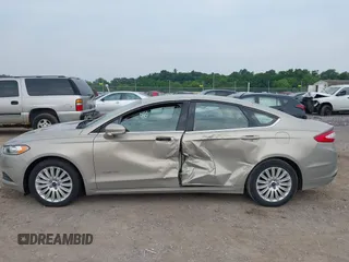 2015 Ford Fusion SE Hybrid с VIN 3FA6P0LU6FR199722, выставлен на аукционе IAAI как лот 42447523 с пробегом 151 769 миль миль и . История ставок и продаж доступна на DreamBid. Изображение 6.