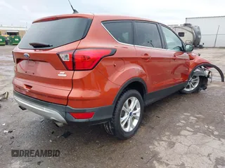 2019 Ford Escape SE z VIN 1FMCU0GD2KUC52592, wystawiony jako IAAI lot #41939458 z przebiegiem 101 029 mil mil oraz . Historia ofert i sprzedaży dostępna na DreamBid. Obrazek 4.