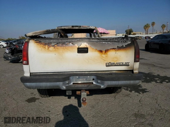 1998 Chevrolet Silverado 3500 z VIN 1GCGC33J6WF071284, wystawiony jako Copart lot #68229473 z przebiegiem Nie podano mil oraz Nie do naprawy • Non repairable. Historia ofert i sprzedaży dostępna na DreamBid. Obrazek 6.