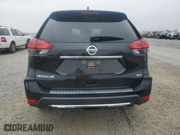 2020 Nissan Rogue S z VIN JN8AT2MT7LW005052, wystawiony jako Copart lot #57671635 z przebiegiem 62 481 mil mil oraz Szkoda całkowita • Salvage title. Historia ofert i sprzedaży dostępna na DreamBid. Obrazek 6.