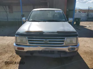 1995 Toyota T100 z VIN JT4VD22F4S0006698, wystawiony jako Copart lot #76022924 z przebiegiem 457 624 mil mil oraz Tytuł czysty. Historia ofert i sprzedaży dostępna na DreamBid. Obrazek 5.