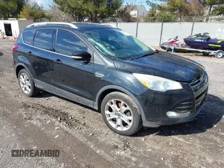 2015 Ford Escape Titanium with VIN 1FMCU9JXXFUB67531, listed as a IAAI auction lot 41564235 with 147,485 mi miles. Bid and sale history available at carsss.com. Image 1.