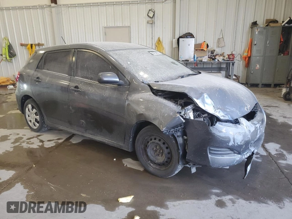 2010 Toyota Matrix z VIN 2T1KU4EE6AC334579, wystawiony jako Copart lot #56754045 z przebiegiem 158 433 mil mil oraz Czysty tytuł • Clean title. Historia ofert i sprzedaży dostępna na DreamBid. Obrazek 4.