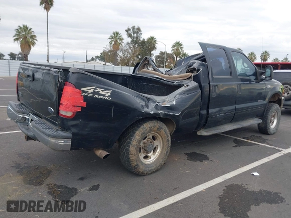 2000 Ford Super Duty F-250 XL with VIN 1FTNW21FXYEC90393, listed as a IAAI auction lot 40782838 with 302,920 mi miles. Bid and sale history available at carsss.com. Image 4.