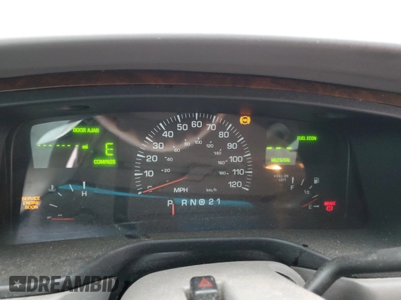 2001 Lincoln Town Car Signature with VIN 1LNHM82W11Y683915, listed as a Copart auction lot 50395865 with Not provided miles and Non repairable. Bid and sale history available at DreamBid. Image 9.