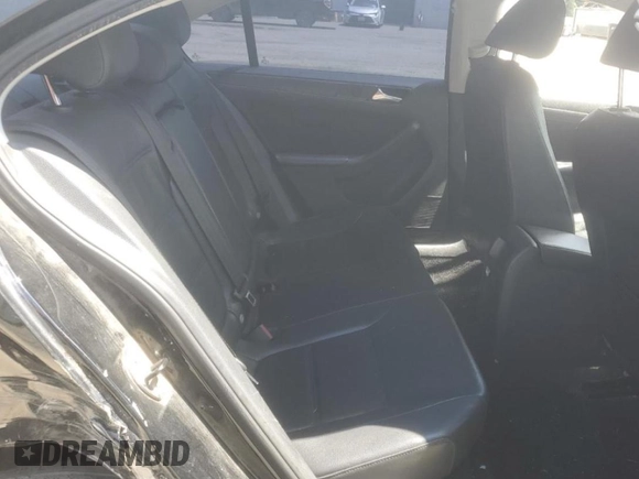 2014 Volkswagen Jetta SE with VIN 3VWD17AJ1EM366484, listed as a Copart auction lot 56331985 with 204,601 mi miles and Salvage title. Bid and sale history available at DreamBid. Image 10.