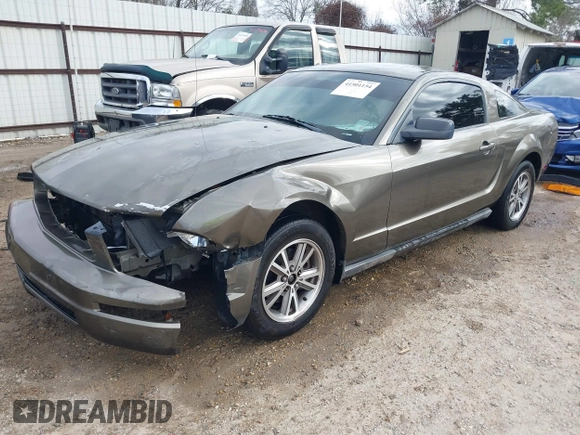 2005 Ford Mustang Deluxe with VIN 1ZVFT80N955159084, listed as a IAAI auction lot 41501154 with 222,942 mi miles. Bid and sale history available at carsss.com. Image 18.