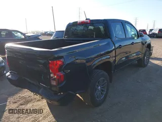 2023 Chevrolet Colorado 2WD LT z VIN 1GCGSCEC1P1237372, wystawiony jako IAAI lot #42033066 z przebiegiem 17 688 mil mil oraz . Historia ofert i sprzedaży dostępna na DreamBid. Obrazek 4.