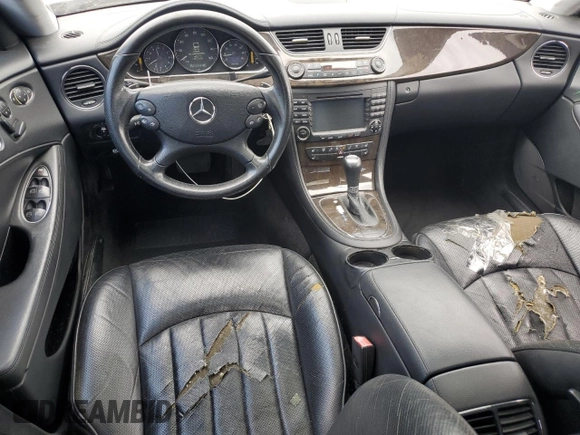 2008 Mercedes-Benz CLS 550 z VIN WDDDJ72X98A131361, wystawiony jako Copart lot #52164835 z przebiegiem 212 709 mil mil oraz Szkoda całkowita • Salvage title. Historia ofert i sprzedaży dostępna na DreamBid. Obrazek 8.