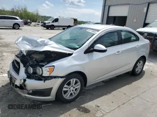 2015 Chevrolet Sonic LT z VIN 1G1JC5SHXF4108194, wystawiony jako Copart lot #54174955 z przebiegiem 146 443 mil mil oraz Szkody całkowita. Historia ofert i sprzedaży dostępna na DreamBid. Obrazek 1.