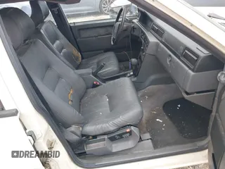 1992 Volvo 900 GLS z VIN YV1JS8836N3074356, wystawiony jako IAAI lot #42253390 z przebiegiem 195 310 mil mil oraz . Historia ofert i sprzedaży dostępna na DreamBid. Obrazek 5.