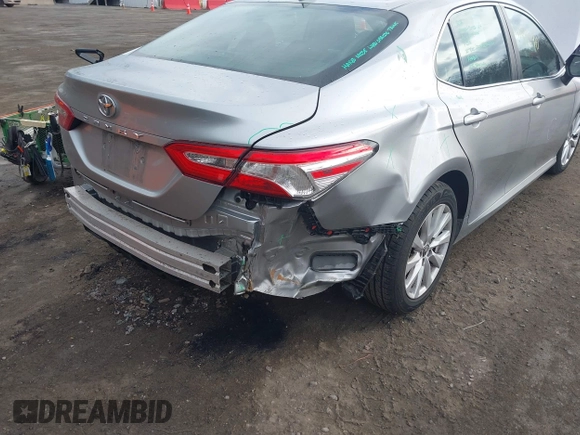 2019 Toyota Camry LE z VIN 4T1B11HK9KU851075, wystawiony jako IAAI lot #41911090 z przebiegiem 114 762 mil mil oraz . Historia ofert i sprzedaży dostępna na DreamBid. Obrazek 6.