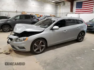 2015 Volvo V60 z VIN YV1902SG5F1210166, wystawiony jako Copart lot #52084915 z przebiegiem 106 808 mil mil oraz Czysty tytuł • Clean title. Historia ofert i sprzedaży dostępna na DreamBid. Obrazek 1.