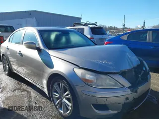 2011 Hyundai Genesis with VIN KMHGC4DE2BU123177, listed as a IAAI auction lot 41272484 with 142,904 mi miles. Bid and sale history available at carsss.com. Image 1.