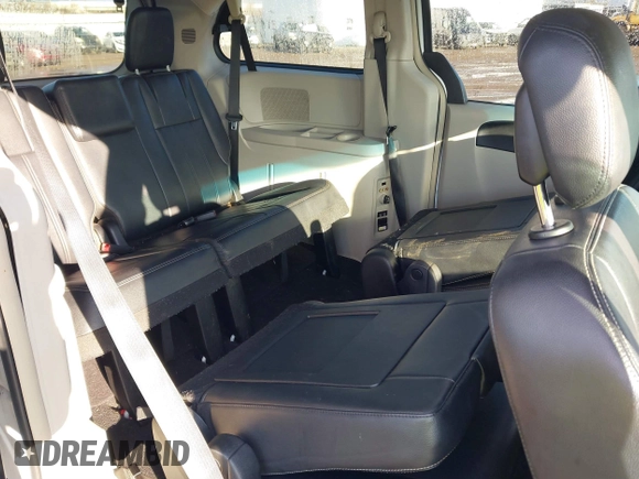 2014 Chrysler Town & Country Touring with VIN 2C4RC1BG5ER343804, listed as a IAAI auction lot 41647481 with 194,656 mi miles. Bid and sale history available at carsss.com. Image 8.