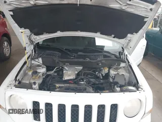 2014 Jeep Patriot Latitude with VIN 1C4NJPFA3ED618523, listed as a IAAI auction lot 41108657 with 124,035 mi miles and . Bid and sale history available at carsss.com. Image 10.