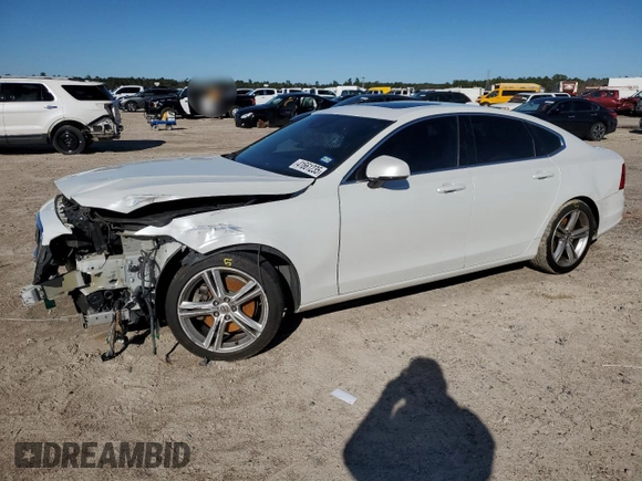 2017 Volvo S90 Momentum z VIN YV1102AK1H1006969, wystawiony jako Copart lot #41661235 z przebiegiem 131 560 mil mil oraz Szkody całkowita. Historia ofert i sprzedaży dostępna na DreamBid. Obrazek 1.