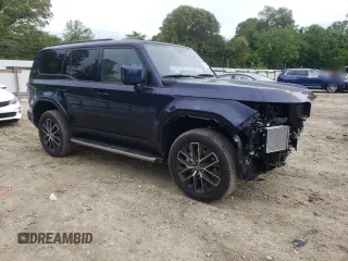 2025 Lexus GX 550 Premium z VIN JTJTBCDX2S5040972, wystawiony jako Copart lot #56467325 z przebiegiem 2 021 mil mil oraz Szkoda całkowita • Salvage title. Historia ofert i sprzedaży dostępna na DreamBid. Obrazek 4.