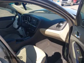 2014 Kia Optima EX z VIN 5XXGN4A71EG346924, wystawiony jako IAAI lot #41863871 z przebiegiem 230 605 mil mil oraz . Historia ofert i sprzedaży dostępna na DreamBid. Obrazek 5.
