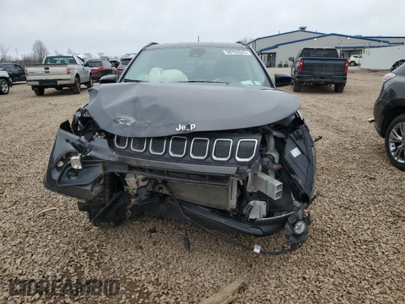 2022 Jeep Compass Latitude with VIN 3C4NJDBB5NT104566, listed as a Copart auction lot 50793525 with 15,817 mi miles and Salvage Title. Bid and sale history available at DreamBid. Image 5.