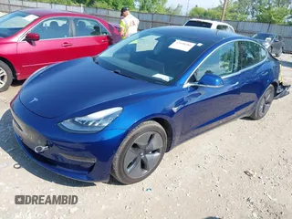 2018 Tesla Model 3 Long Range Battery z VIN 5YJ3E1EB0JF064945, wystawiony jako IAAI lot #42198286 z przebiegiem 35 112 mil mil oraz . Historia ofert i sprzedaży dostępna na DreamBid. Obrazek 25.