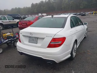 2013 Mercedes-Benz C 300 Sport z VIN WDDGF8ABXDR289262, wystawiony jako IAAI lot #42181367 z przebiegiem 130 744 mil mil oraz . Historia ofert i sprzedaży dostępna na DreamBid. Obrazek 16.