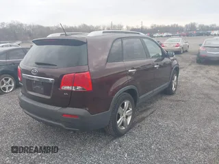 2013 Kia Sorento EX with VIN 5XYKU3A66DG396551, listed as a IAAI auction lot 41913927 with 136,685 mi miles. Bid and sale history available at carsss.com. Image 4.