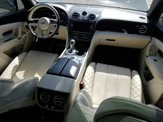 2018 Bentley Bentayga Signature z VIN SJAAC4ZV1JC023032, wystawiony jako Copart lot #46132645 z przebiegiem 36 821 mil mil oraz Szkody całkowita. Historia ofert i sprzedaży dostępna na DreamBid. Obrazek 8.