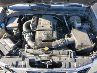 2008 Nissan Frontier SE z VIN 1N6AD07UX8C437464, wystawiony jako Copart lot #49346195 z przebiegiem 301 208 mil mil oraz Szkoda całkowita • Salvage title. Historia ofert i sprzedaży dostępna na DreamBid. Obrazek 11.
