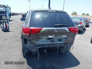 2017 Mitsubishi Outlander SE z VIN JA4AD3A32HZ040522, wystawiony jako IAAI lot #42444446 z przebiegiem 62 842 mil mil oraz . Historia ofert i sprzedaży dostępna na DreamBid. Obrazek 6.