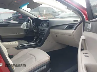 2017 Hyundai Sonata 2.4L z VIN 5NPE24AFXHH512079, wystawiony jako IAAI lot #42216212 z przebiegiem 122 398 mil mil oraz . Historia ofert i sprzedaży dostępna na DreamBid. Obrazek 5.