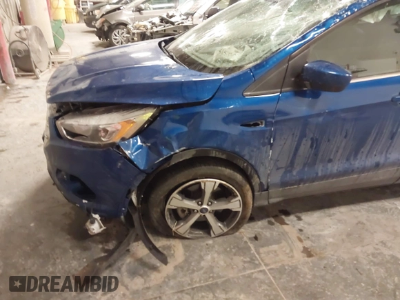 2017 Ford Escape SE z VIN 1FMCU9GD2HUB99955, wystawiony jako IAAI lot #41572200 z przebiegiem 63 023 mil mil oraz . Historia ofert i sprzedaży dostępna na DreamBid. Obrazek 6.