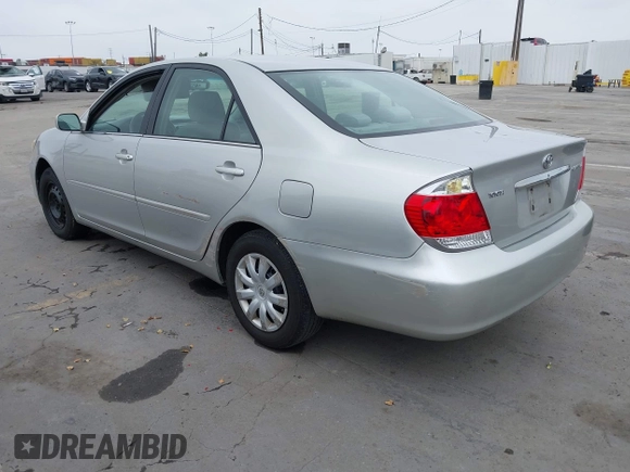 2006 Toyota Camry STD z VIN 4T1BE32K26U123354, wystawiony jako IAAI lot #42436572 z przebiegiem 216 876 mil mil oraz . Historia ofert i sprzedaży dostępna na DreamBid. Obrazek 3.