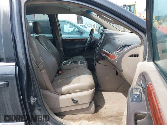 2012 Chrysler Town & Country Touring z VIN 2C4RC1BG8CR189120, wystawiony jako IAAI lot #42014671 z przebiegiem 204 734 mil mil oraz . Historia ofert i sprzedaży dostępna na DreamBid. Obrazek 5.