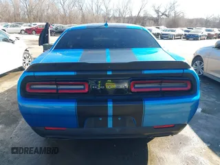 2019 Dodge Challenger R/T Scat Pack Widebody z VIN 2C3CDZFJ0KH552252, wystawiony jako IAAI lot #41662399 z przebiegiem 63 337 mil mil oraz . Historia ofert i sprzedaży dostępna na DreamBid. Obrazek 17.