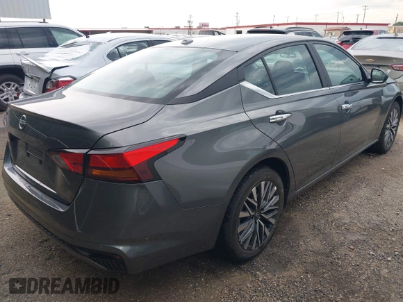 2025 Nissan Altima SV z VIN 1N4BL4DV3SN372568, wystawiony jako IAAI lot #42429216 z przebiegiem 7 865 mil mil oraz . Historia ofert i sprzedaży dostępna na DreamBid. Obrazek 4.