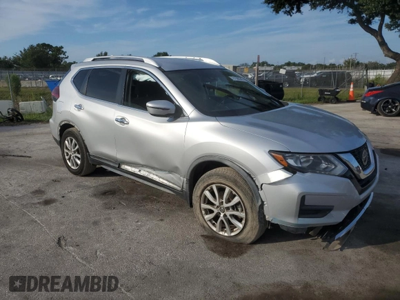 2020 Nissan Rogue SV z VIN KNMAT2MT2LP517288, wystawiony jako Copart lot #61506345 z przebiegiem 76 097 mil mil oraz Nie do naprawy • Non repairable. Historia ofert i sprzedaży dostępna na DreamBid. Obrazek 4.