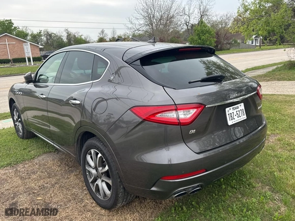 2019 Maserati Levante with VIN ZN661XUA5KX320698, listed as a Copart auction lot 50999265 with NaN miles and Clean Title. Bid and sale history available at carsss.com. Image 3.