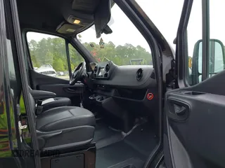 2019 Mercedes-Benz Sprinter Passenger with VIN WDZPF0CD5KP160624, listed as a IAAI auction lot 41938034 with 96,246 mi miles. Bid and sale history available at carsss.com. Image 5.