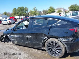 2023 Tesla Model Y Performance z VIN 7SAYGDEF0PF715703, wystawiony jako IAAI lot #41869780 z przebiegiem 32 220 mil mil oraz . Historia ofert i sprzedaży dostępna na DreamBid. Obrazek 20.