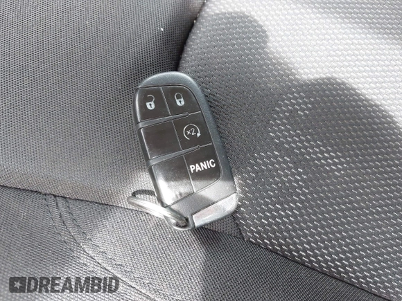 2017 Jeep Renegade Latitude z VIN ZACCJABB4HPF52900, wystawiony jako IAAI lot #42240340 z przebiegiem 110 658 mil mil oraz . Historia ofert i sprzedaży dostępna na DreamBid. Obrazek 11.