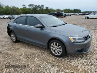 2013 Volkswagen Jetta Sedan SE w/Convenience/Sunroof with VIN 3VWBP7AJ3DM386286, listed as a Copart auction lot 50793825 with 105,627 mi miles and Salvage Title. Bid and sale history available at carsss.com. Image 4.