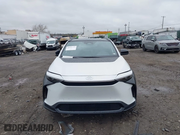 2024 Toyota bZ4X XLE z VIN JTMABACA6RA079545, wystawiony jako IAAI lot #42013641 z przebiegiem 1 550 mil mil oraz . Historia ofert i sprzedaży dostępna na DreamBid. Obrazek 13.