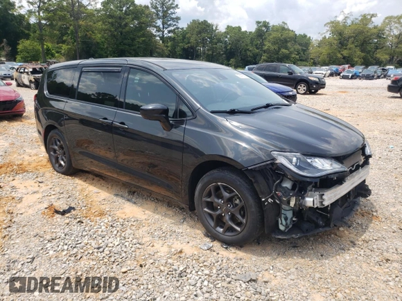 2019 Chrysler Pacifica Touring Plus with VIN 2C4RC1FG5KR603902, listed as a Copart auction lot 58475535 with 136,017 mi miles and Salvage title. Bid and sale history available at DreamBid. Image 4.