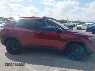 2022 Jeep Compass Latitude Lux с VIN 3C4NJDFBXNT129800, выставлен на аукционе IAAI как лот 42108134 с пробегом 69 720 миль миль и . История ставок и продаж доступна на DreamBid. Изображение 13.
